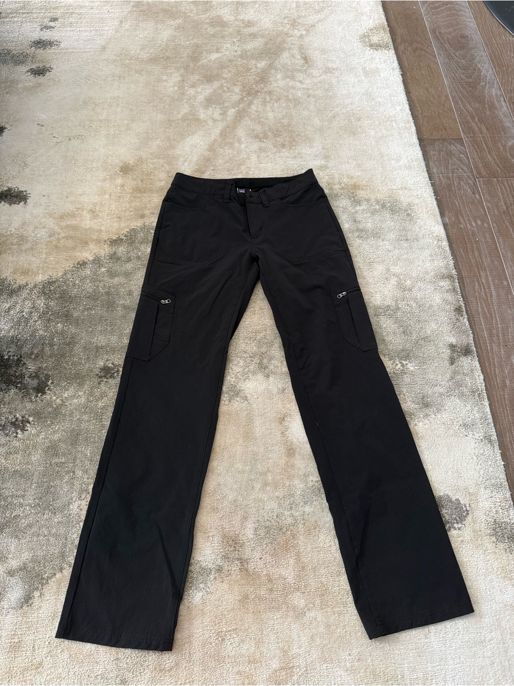 Women’s Patagonia Black straight leg pants Size 4, reg length, EUC